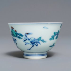 A Chinese doucai bowl with figures in a landscape, Kangxi mark, 19/20th C. — 照片 5