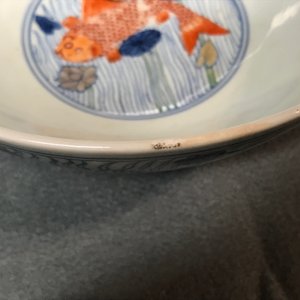 A Chinese doucai bowl with fish in a lotus pond, Xuande mark, Kangxi — 照片 8