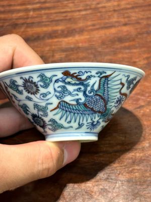 A Chinese doucai conical 'phoenixes' bowl, Chenghua mark, Kangxi/Yongzheng — 照片 1