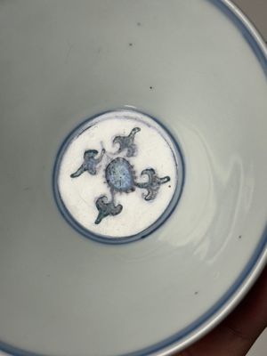 A Chinese doucai conical 'phoenixes' bowl, Chenghua mark, Kangxi/Yongzheng — 照片 21