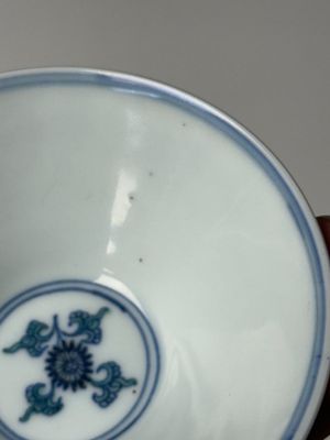 A Chinese doucai conical 'phoenixes' bowl, Chenghua mark, Kangxi/Yongzheng — 照片 23