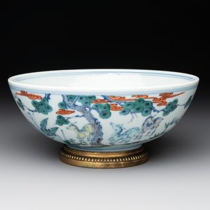 A Chinese doucai 'deer' bowl with gilt bronze stand, Chenghua mark, 18th C. — photo 1