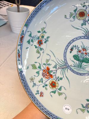 A Chinese doucai dish with floral design, Kangxi — photo 5