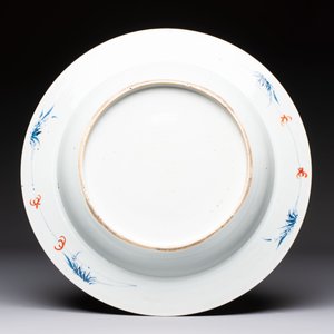 A Chinese doucai dish with floral design, Kangxi — photo 2
