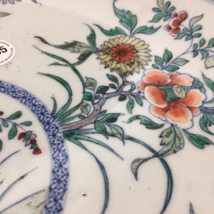 A Chinese doucai dish with floral design, Kangxi — photo 4