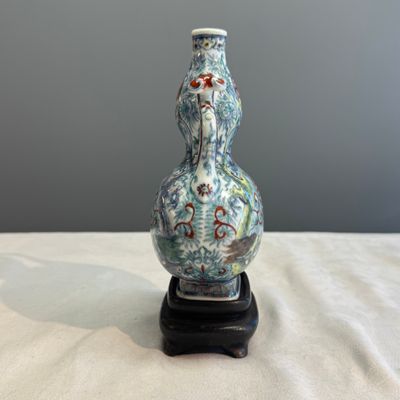 A Chinese doucai double-gourd vase with dragons and ruyi handles — photo 2