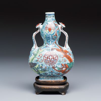 A Chinese doucai double-gourd vase with dragons and ruyi handles, Jiaqing mark, 19/20th C.