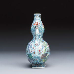 A Chinese doucai double-gourd vase with dragons and ruyi handles — photo 5