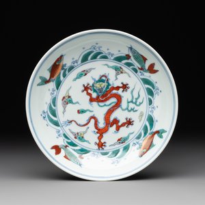 A Chinese doucai 'dragon and carps' plate, Chenghua mark, Yongzheng — photo 1