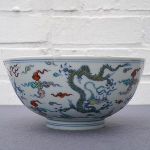 A Chinese doucai 'dragon' bowl, Chenghua mark, Kangxi — photo 15