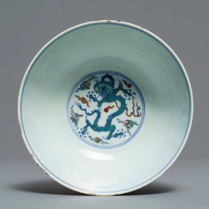 A Chinese doucai 'dragon' bowl, Chenghua mark, Kangxi — photo 5