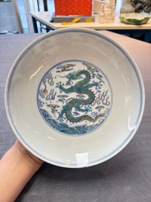 A Chinese doucai 'dragon' plate, Yongzheng mark and of the period — 照片 1