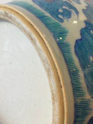 A Chinese doucai 'eighteen Luohan' rouleau vase, 19th/20 C. — 照片 9