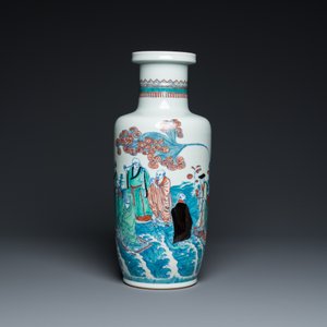 A Chinese doucai 'eighteen Luohan' rouleau vase, 19th/20 C. — 照片 2