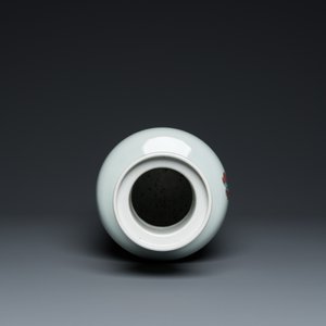 A Chinese doucai 'eighteen Luohan' rouleau vase, 19th/20 C. — 照片 6