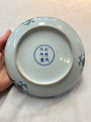 A Chinese doucai 'flower basket' plate, Chenghua mark, 18/19th C. — photo 5