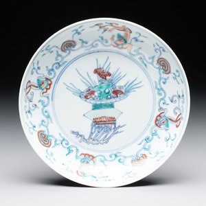 A Chinese doucai 'flower basket' plate, Chenghua mark, 18/19th C. — photo 1
