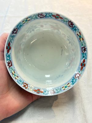 A Chinese doucai 'flower scroll' bowl, Yongzheng mark, 19/20th C. — photo 5