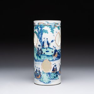 A Chinese doucai gilt-decorated 'Eight Immortals' openworked hat stand, Kangxi mark, 19th C. — foto 6