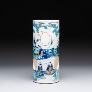 A Chinese doucai gilt-decorated 'Eight Immortals' openworked hat stand, Kangxi mark, 19th C. — foto 7
