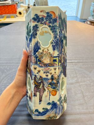A Chinese doucai gilt-decorated 'Eight Immortals' openworked hexagonal hat stand, Yongzheng mark, 19th C. — photo 2