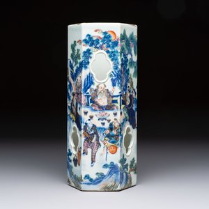 A Chinese doucai gilt-decorated 'Eight Immortals' openworked hexagonal hat stand, Yongzheng mark, 19th C. — photo 1