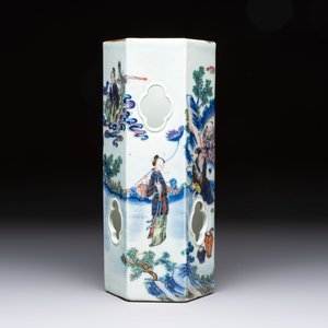 A Chinese doucai gilt-decorated 'Eight Immortals' openworked hexagonal hat stand, Yongzheng mark, 19th C. — photo 5