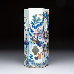 A Chinese doucai gilt-decorated 'Eight Immortals' openworked hexagonal hat stand, Yongzheng mark, 19th C. — photo 6