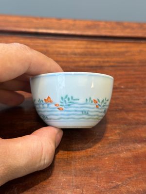 A Chinese doucai 'goldfish' cup, Cai Hua Tang Zhi 彩華堂製 mark, 18th C. — photo 3