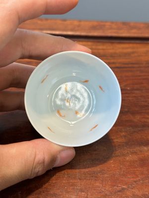 A Chinese doucai 'goldfish' cup, Cai Hua Tang Zhi 彩華堂製 mark, 18th C. — photo 4