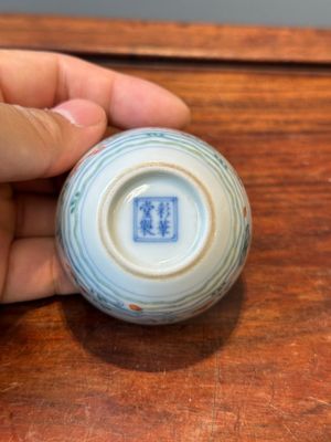 A Chinese doucai 'goldfish' cup, Cai Hua Tang Zhi 彩華堂製 mark, 18th C. — photo 5