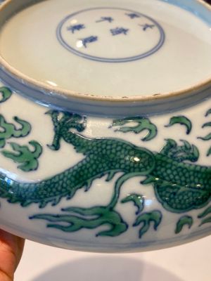 A Chinese doucai green-enamelled 'dragon' dish, Kangxi mark and probably of the period — photo 13
