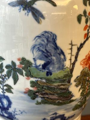 A Chinese doucai 'gu' vase with roosters, Qianlong mark, 19th C. — 照片 12