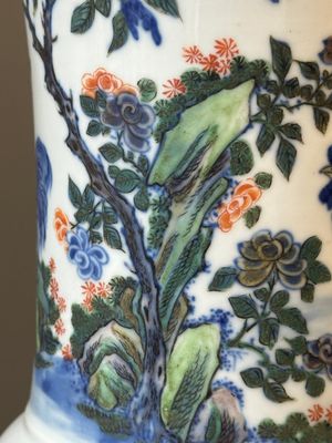 A Chinese doucai 'gu' vase with roosters, Qianlong mark, 19th C. — 照片 10