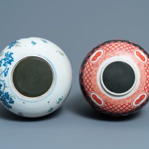 A Chinese doucai jar and an iron-red black-ground jar, 19th C. — photo 6