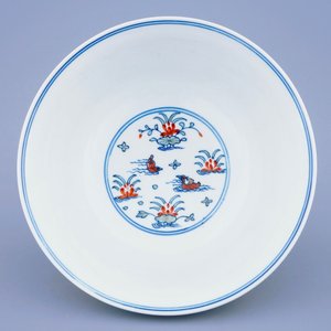 A Chinese doucai "Lotus pond and mandarin ducks" bowl, Qianlong sealmark and poss. of the period — 照片 6