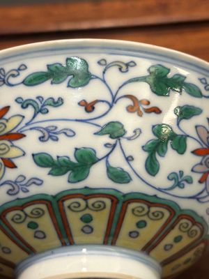 A Chinese doucai 'lotus scroll' bowl, Qianlong mark and of the period — 照片 16
