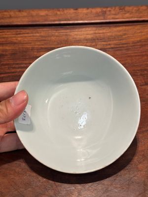 A Chinese doucai 'lotus scroll' bowl, Qianlong mark and of the period — 照片 5