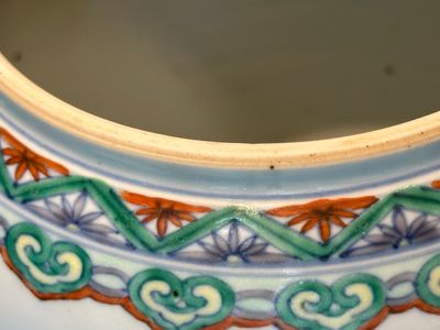 A Chinese doucai 'lotus scroll' jar and cover, Kangxi/Yongzheng — 照片 9