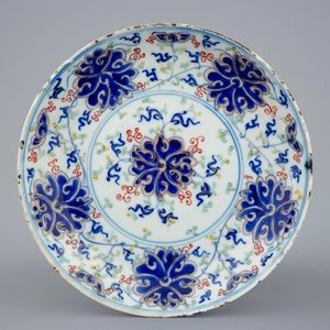A Chinese doucai lotus scroll plate with Guangxu mark, 19/20th C. — 照片 1