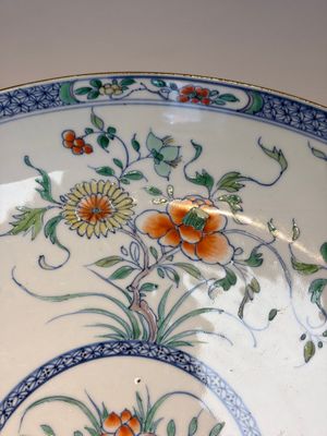 A Chinese doucai 'peony and chrysanthemum' dish, Yongzheng — photo 2