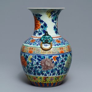 A Chinese doucai 'peony' vase, 19th C. — 照片 4