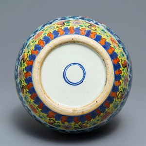 A Chinese doucai 'peony' vase, 19th C. — 照片 6