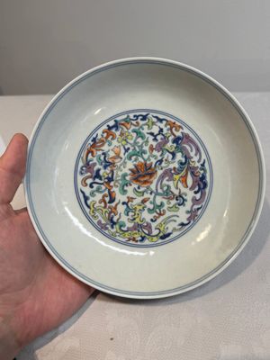 A Chinese doucai 'phoenix and lotus scroll' plate, Qianlong mark and of the period — 照片 2