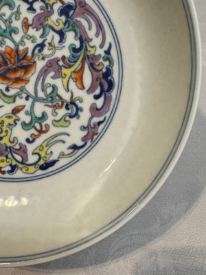 A Chinese doucai 'phoenix and lotus scroll' plate, Qianlong mark and of the period — 照片 6