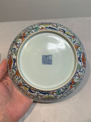 A Chinese doucai 'phoenix and lotus scroll' plate, Qianlong mark and of the period — 照片 8