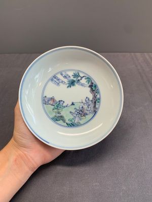 A Chinese doucai 'playing boys' plate, Chenghua mark, 18th C. — photo 1
