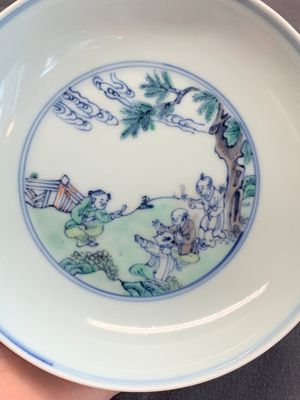 A Chinese doucai 'playing boys' plate, Chenghua mark, 18th C. — photo 2