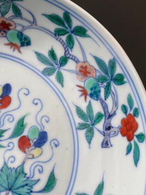 A Chinese doucai 'sanduo' plate, Chenghua mark, Kangxi — photo 6