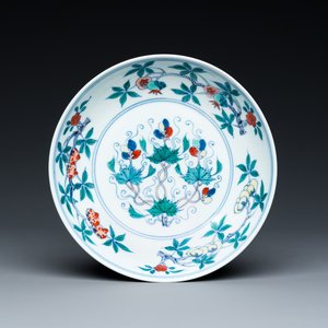 A Chinese doucai 'sanduo' plate, Chenghua mark, Kangxi — photo 1